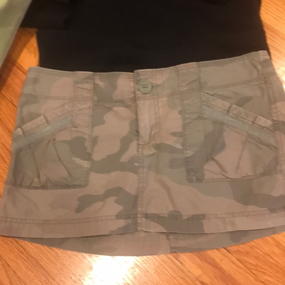 EUC CAMOUFLAGE MINI BY HOLLISTER - Picture 3 of 8